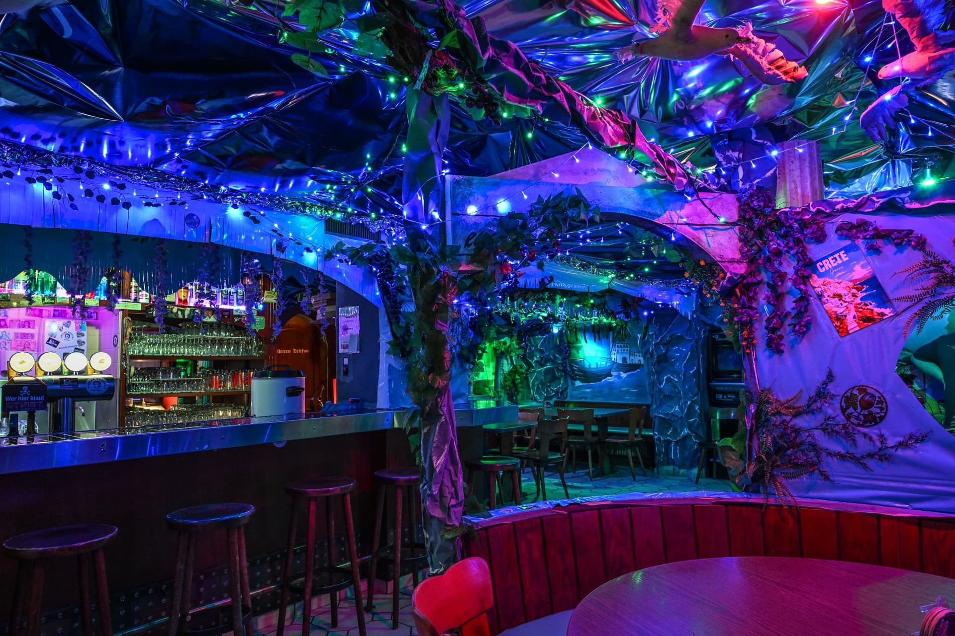 Festlich dekorierte Bar an der legendären Tiger-Fasnacht
