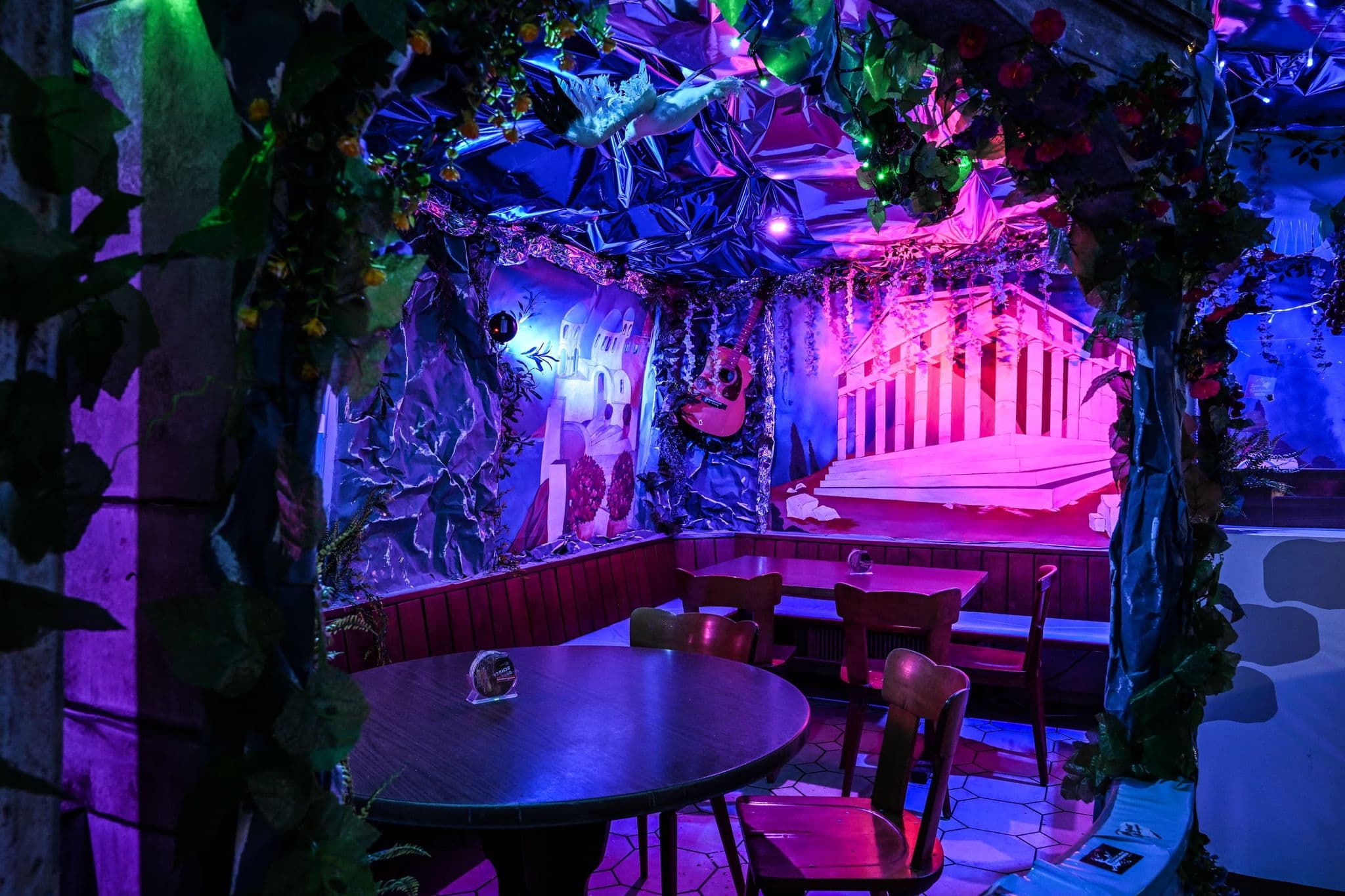 Bar mit Baum-Deko an der Tiger-Fasnacht
