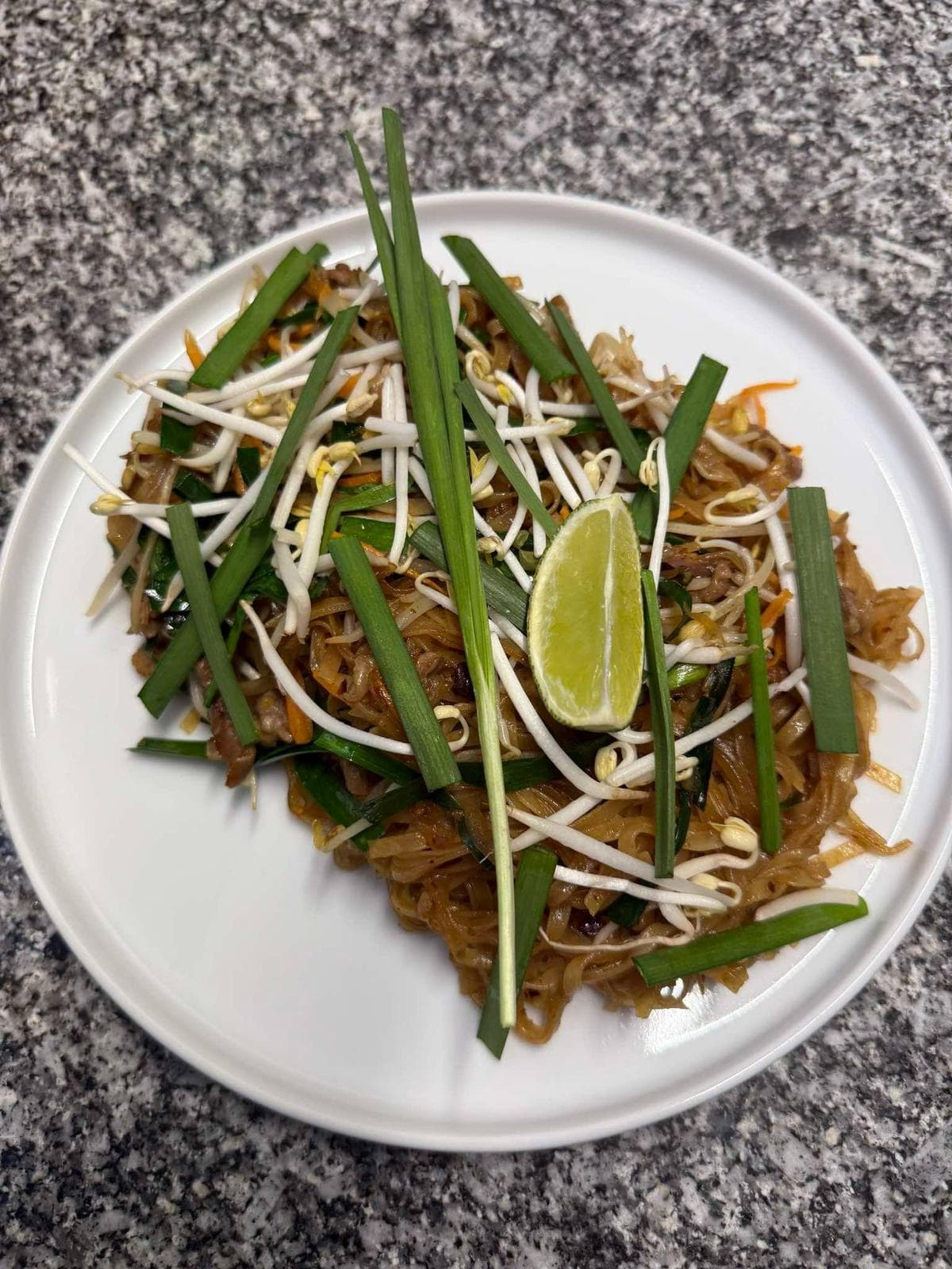 Gebratene Thai-Nudeln mit Limette